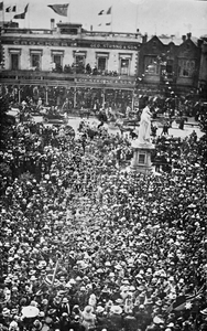 Armistice Day celebrations in front of the Ballarat City Hall, 11 November 1918.